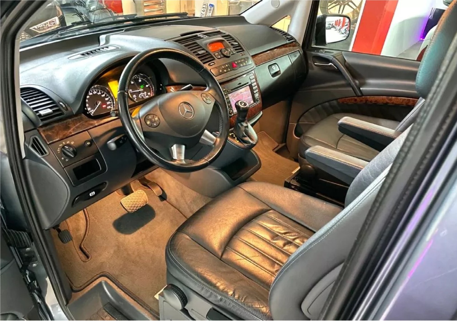 Mercedes Viano miniature 14